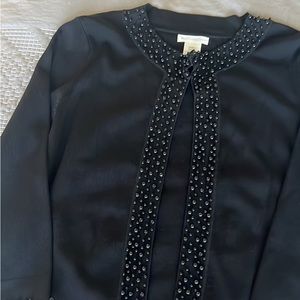 Open front neck clasp cardigan.